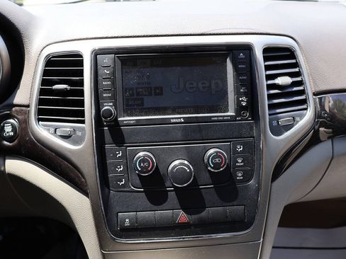 Used 2012 Jeep Grand Cherokee Laredo AWD/4WD image 28