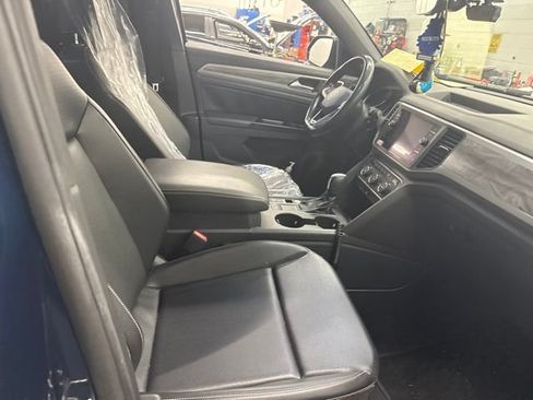 Used 2020 Volkswagen Atlas Cross Sport SE w/ Towing Package FWD image 12
