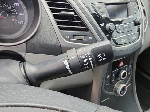 Used 2016 Hyundai Elantra SE FWD image 19