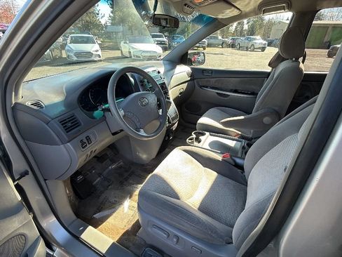 Used 2008 Toyota Sienna CE FWD image 8