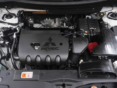 Used 2017 Mitsubishi Outlander SEL image 33