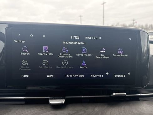 Used 2023 Kia Carnival EX image 21