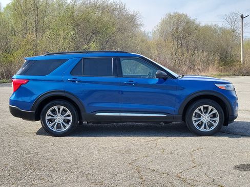 Used 2021 Ford Explorer XLT w/ Equipment Group 202A AWD/4WD image 4