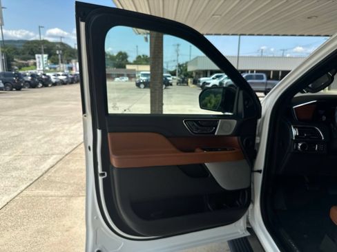 Used 2020 Lincoln Navigator Reserve w/ Luxury Package AWD/4WD image 16
