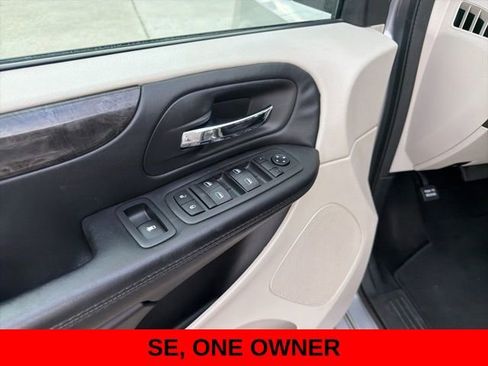 Used 2018 Dodge Grand Caravan SE w/ UConnect Hands-Free Group image 14