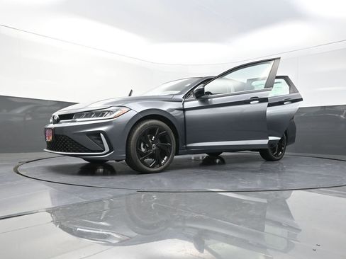 New 2026 Volkswagen Jetta SE image 29