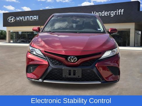 Used 2018 Toyota Camry XSE image 7
