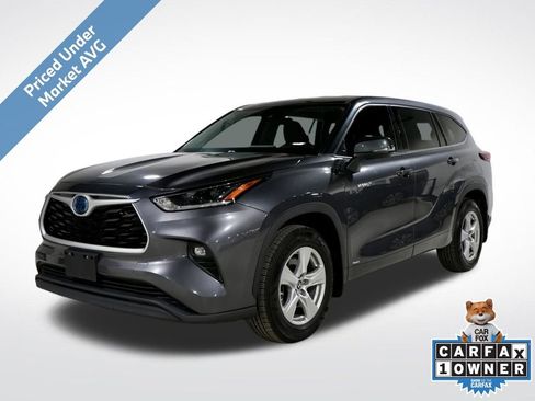 Used 2021 Toyota Highlander LE image 1