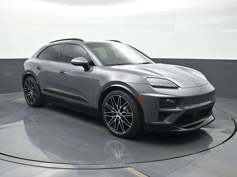 Certified 2025 Porsche Macan Turbo Electric AWD/4WD image 25