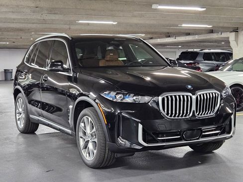 Certified 2026 BMW X5 sDrive40i w/ Parking Assistance Package RWD image 3