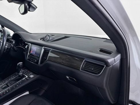 Certified 2018 Porsche Macan Sport Edition AWD/4WD image 30