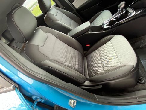 Used 2026 Chevrolet Trax LT w/ LT Convenience Package FWD image 17