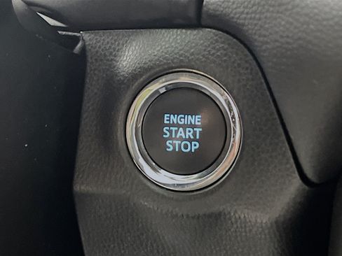 Used 2021 Toyota RAV4 XLE w/ Convenience Package FWD image 23