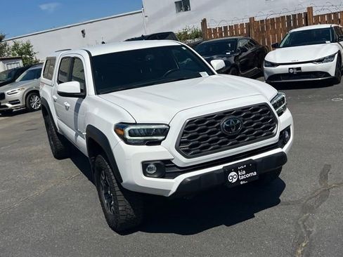 Used 2021 Toyota Tacoma TRD Off-Road w/ Technology Package AWD/4WD image 7
