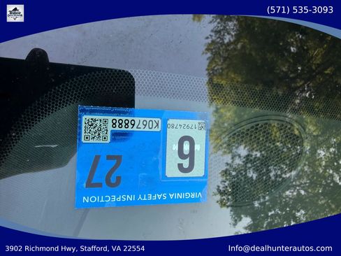 Used 2015 Chrysler Town & Country S FWD image 37