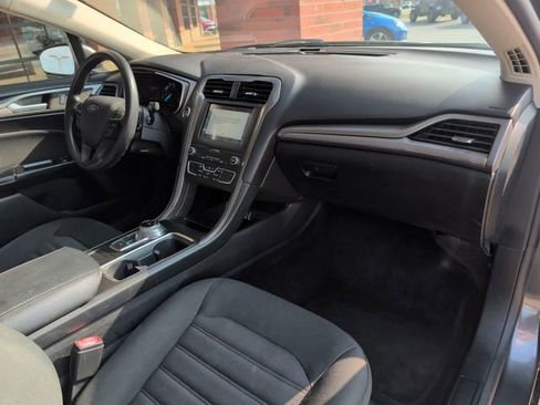 Used 2019 Ford Fusion SE FWD image 28