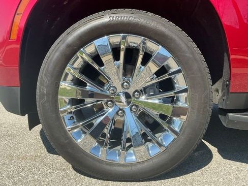 Used 2025 Chevrolet Suburban Premier AWD/4WD image 12