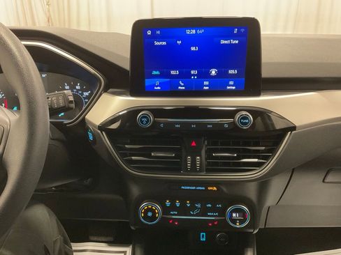 Used 2020 Ford Escape SE image 14