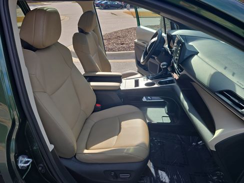 Used 2021 Toyota Sienna XLE image 10