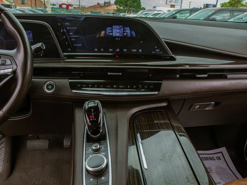 Used 2022 Cadillac Escalade Premium Luxury w/ Performance Package AWD/4WD image 15