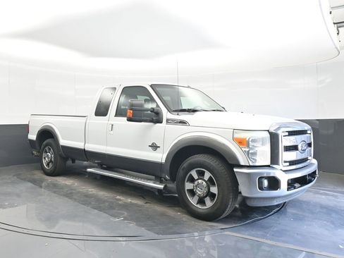 Used 2011 Ford F250 Lariat w/ Lariat Interior Pkg image 4