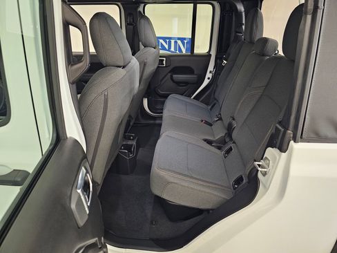 New 2026 Jeep Gladiator Sport image 37