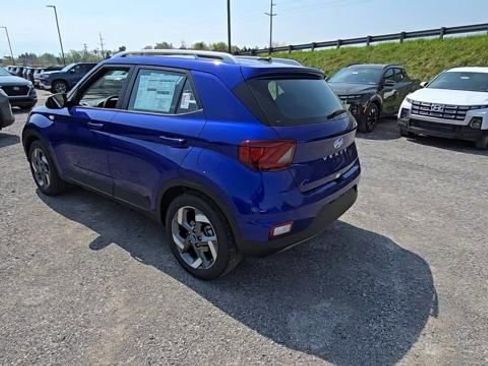 Used 2025 Hyundai Venue Limited FWD image 4