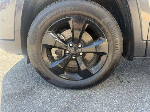 Certified 2023 Jeep Cherokee Altitude Lux AWD/4WD image 46