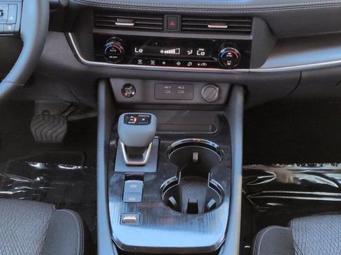 Used 2026 Nissan Rogue SV FWD image 18