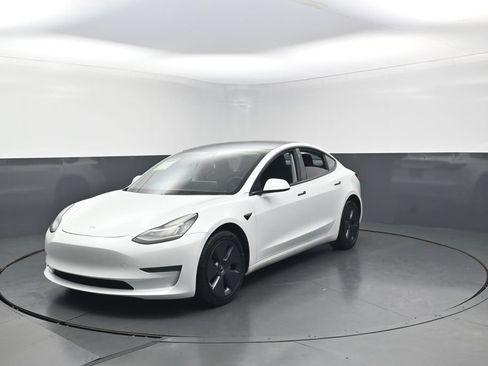 Used 2022 Tesla Model 3 Long Range AWD/4WD image 4