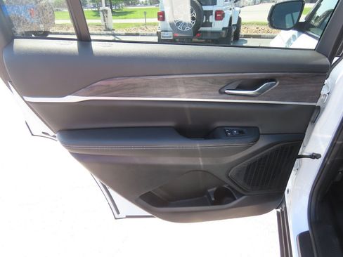 Used 2024 Jeep Grand Cherokee L Limited RWD image 18