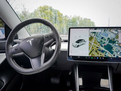 Used 2020 Tesla Model 3 Long Range image 10