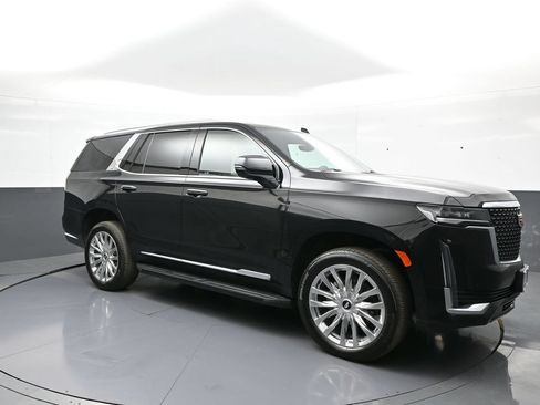 Used 2024 Cadillac Escalade Premium Luxury AWD/4WD image 4
