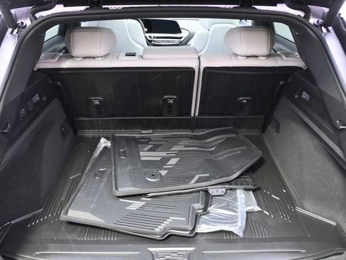 New 2025 Cadillac Lyriq Luxury image 19