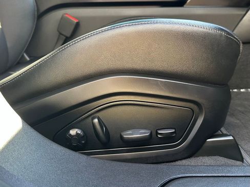 Used 2022 Porsche Taycan image 22