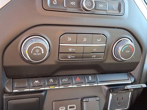 Used 2022 Chevrolet Silverado 1500 Custom image 15