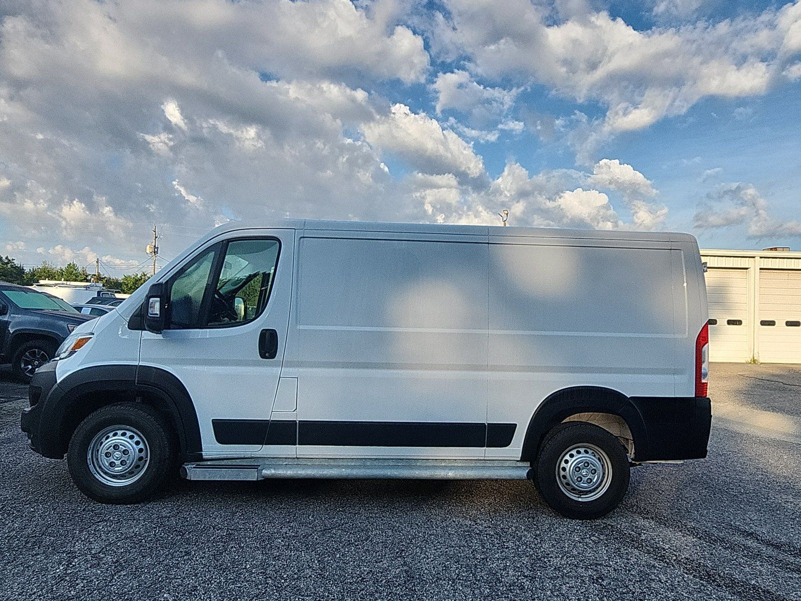 Used 2025 RAM ProMaster 2500 w/ U-Haul Equipment Group FWD image 2