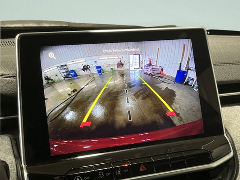 Used 2023 Jeep Compass Latitude image 25