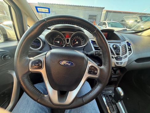 Used 2013 Ford Fiesta SE image 30