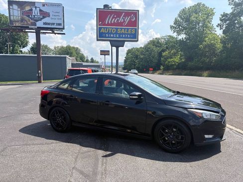 Used 2016 Ford Focus SE w/ Equipment Group 201A FWD image 1