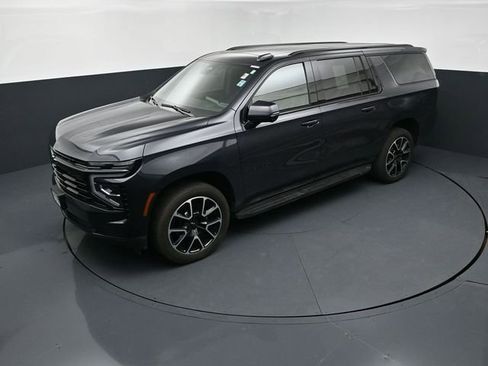 Used 2026 Chevrolet Suburban RST w/ Comfort Package AWD/4WD image 14
