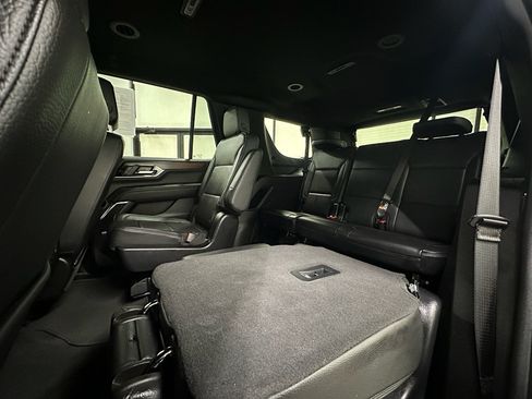 Used 2025 GMC Yukon Denali AWD/4WD image 16