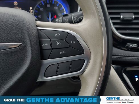 Used 2019 Chrysler Pacifica Limited image 16