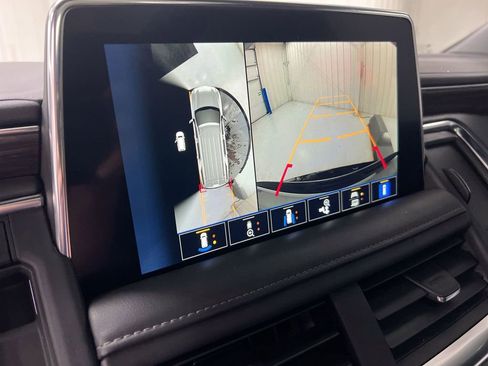 Used 2023 Chevrolet Tahoe Z71 w/ Luxury Package AWD/4WD image 15