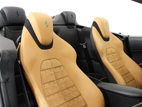 Used 2025 Ferrari Roma Spider RWD image 22