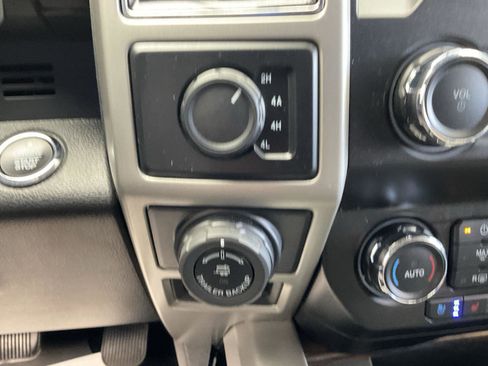 Used 2019 Ford F150 Lariat w/ Trailer Tow Package image 22