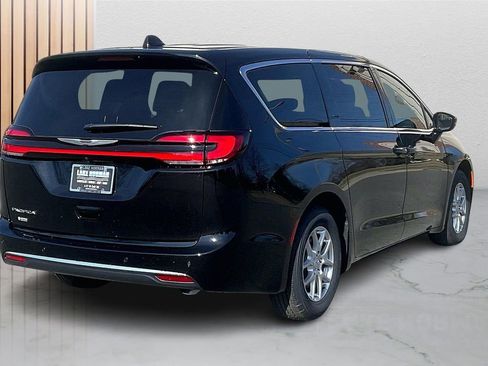 New 2026 Chrysler Pacifica Select FWD image 9