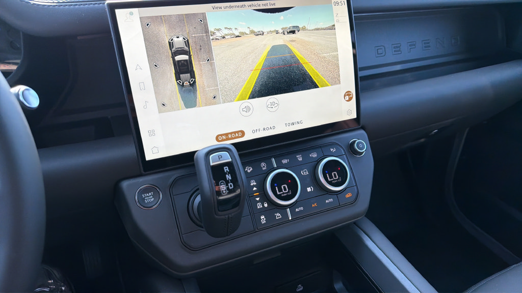 New 2026 Land Rover Defender 110 X-Dynamic SE AWD/4WD image 24
