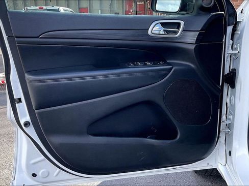 Used 2019 Jeep Grand Cherokee Altitude image 22