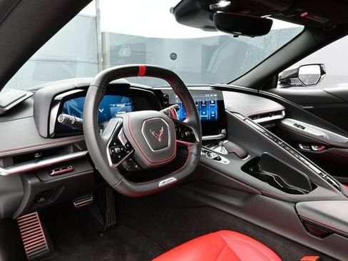 Used 2025 Chevrolet Corvette Z06 RWD image 4